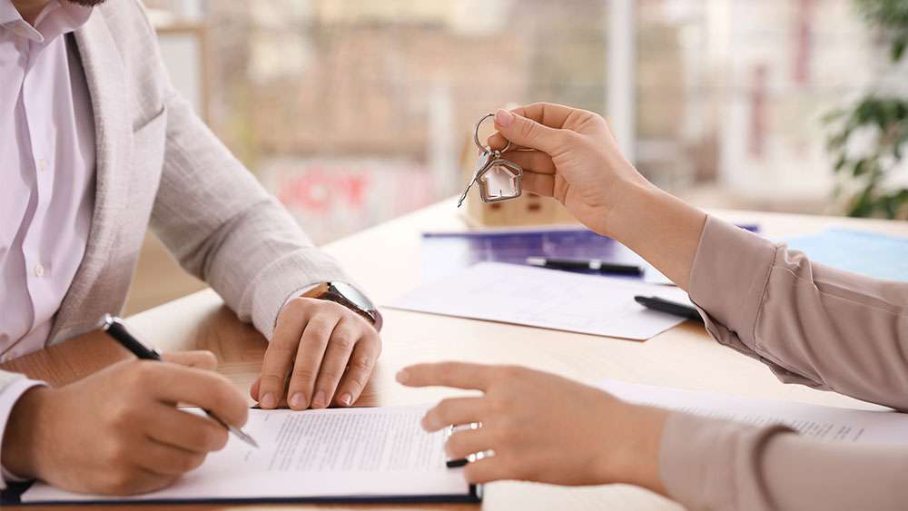 What Does a Realtor Do for the Homebuyer? Realtor working with new homebuyer