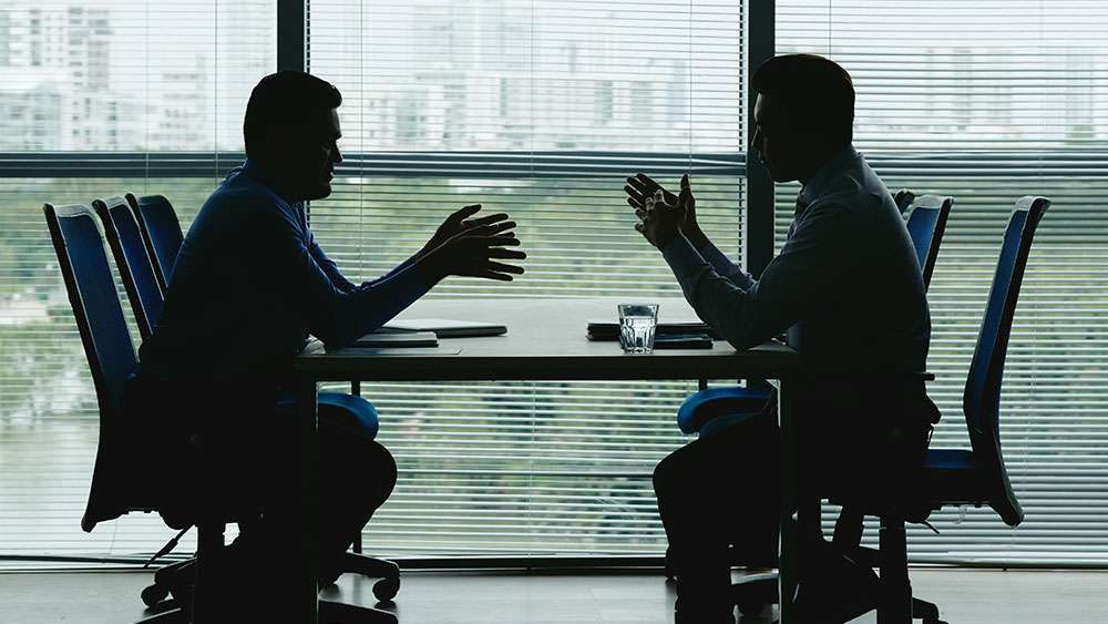 How to Negotiate a Real Estate Deal Two people netotiating a real estate purchase
