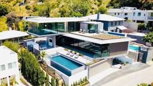 Navigating the luxury real estate market is quite different from buying or selling conventional real estate. Here are some helpful tips.