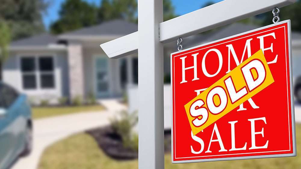 Strategies for attracting top-dollar offers when pricing your home